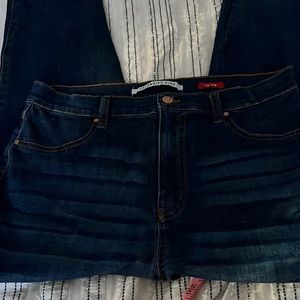 Dark rinse skinny jeans